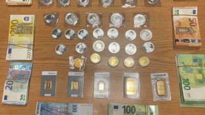 جمارك مطار الغردقة تضبط محاولة تهريب كمية من النقد الأجنبي والسبائك والجنيهات الذهبية والفضية 