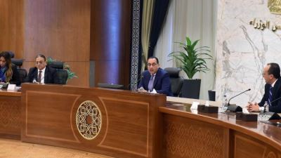 رئيس الوزراء: المصانع قادرة على العودة للتشغيل بالتزامن مع الإفراج عن المستلزمات وتدبير العملة الصعبة