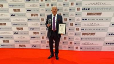 بنك قناة السويس يتسلم جائزة أفضل رئيس تنفيذي لعام 2022 من «إنترناشيونال فاينانس»