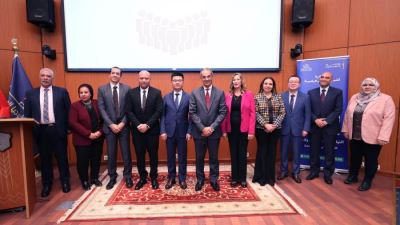 وزير الاتصالات  يكرم الفائزين في مسابقة DECI-GEEKS