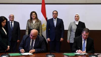 رئيس الوزراء يشهد توقيع بروتوكول تعاون لتشغيل مراكز تكنولوجية نموذجية متنقلة لتقديم الخدمات التأمينية