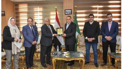 محافظ الشرقية يلتقي نائب رئيس مجلس إدارة البنك الزراعي لتعزيز أوجه التعاون المشترك