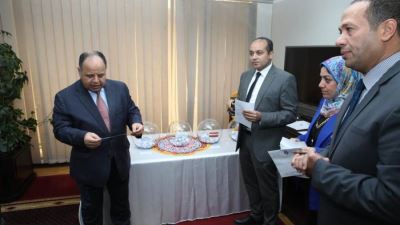 وزير المالية يشهد إجراء قرعة الحج بين العاملين بالوزارة