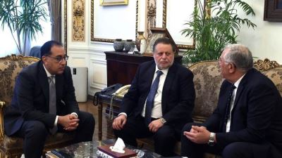 رئيس الوزراء ومحافظ المركزي يتابعان توفير احتياجات السوق من الأعلاف والذرة الصفراء وفول الصويا