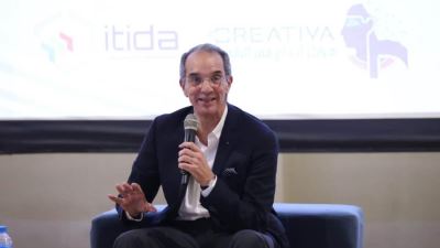 عمرو طلعت يلتقى بمجموعة من رواد الأعمال ومؤسسى الشركات التكنولوجية الناشئة