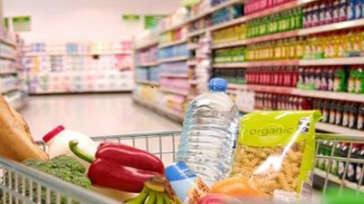 الحكومة توضح حقيقة نقص السلع الأساسية في الأسواق والمنافذ التموينية 