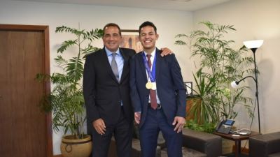 البنك الأهلي الكويتي - مصر يحتفل بفوز أحد موظفيه بالميدالية الذهبية في بطولة الجمهورية للباراتايكوندو