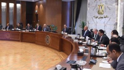 رئيس الوزراء يوجه بزيادة ماكينات الدفع الإلكتروني بمدينتي طابا ونويبع