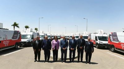 رئيس الوزراء يشهد اصطفاف 20 مركزا تكنولوجيا متنقلا لتقديم الخدمات الحكومية