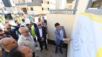 وزير الإسكان يتفقد 5328 وحدة سكنية جار تنفيذها بمبادرة "سكن كل المصريين" بالقاهرة الجديدة