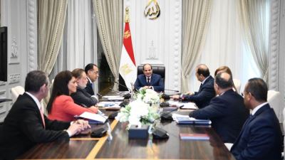 الرئيس السيسي يستعرض مؤشرات الاقتصاد المصري بحضور محافظ البنك المركزي