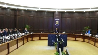 مدبولي يترأس اجتماع مجلس إدارة جهاز تنمية المشروعات المتوسطة والصغيرة ومتناهية الصغر بحضور محافظ المركزي