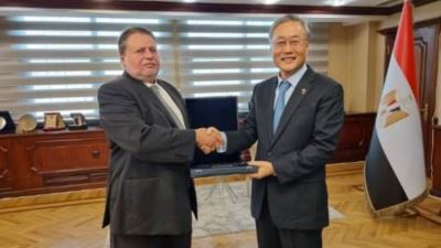 محافظ البنك المركزي يلتقي السفير الكوري لمناقشة بعض القضايا المتعلقة بالاقتصاد 