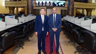 رئيس البورصة يلتقي وزير الخدمات المالية والخزانة بهونج كونج