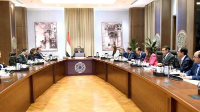 رئيس الوزراء يتابع إتاحة التيسيرات والمحفزات للمصريين بالخارج بحضور محافظ المركزي 