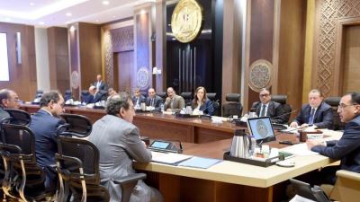 رئيس الوزراء يتابع موقف توفير الاحتياجات من المواد البترولية بحضور محافظ المركزي