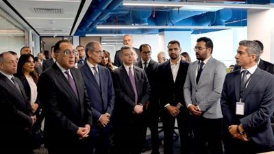 مدبولي: الحكومة مهتمة بدعم وتشجيع الاستثمار الأجنبي المباشر وتنمية صناعة التعهيد 