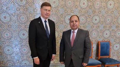 وزير المالية يعقد لقائًًا مع المفوض الاقتصادى بالاتحاد الأوروبي