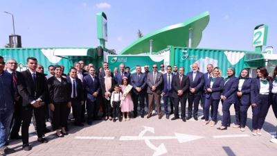 وزير الاتصالات يفتتح أول نموذج من الجيل الجديد لمكاتب بريد الخدمة من داخل السيارة "drive Thru"