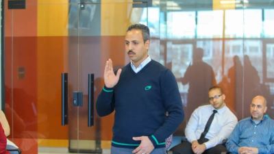 البريد يطلق برامج تدريبية للعاملين على لغة الإشارة وكيفية التعامل مع ذوي الهمم