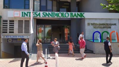 INTESA SANPAOLO TO ACQUIRE FIRST BANK DOUBLING GROUP’S PRESENCE IN ROMANIA