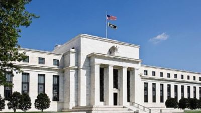 عاجل..الفيدرالي الأمريكي يثبت  أسعار الفائدة عند نطاق 5.25% - 5.50% وهي الأعلى في 22 عاماً