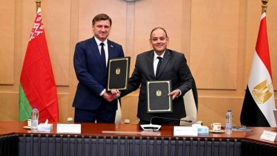 وزير الصناعة ونظيره البيلاروسي يبحثان التعاون في المجال المصرفي لدعم التجارة البينية