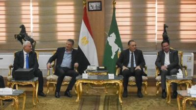 محافظ الشرقية يبحث مع رئيس البنك الزراعي  تفعيل المبادرات البنكية المقدمة للمواطنين