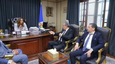 محافظ دمياط تلتقى مع ممثلى البنك الزراعى المصرى لدعم الأسر الأكثر احتياجًا