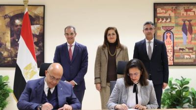 هالة السعيد وعمرو طلعت يشهدان توقيع بروتوكول تعاون بين وزارة التخطيط والبريد لتنفيذ أنشطة محور التمكين الاقتصادى للمشروع القومى لتنمية الأسرة المصرية