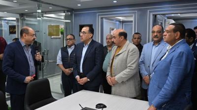 رئيس الوزراء يتفقد مركز نظم المعلومات والتحول الرقمي بأسوان
