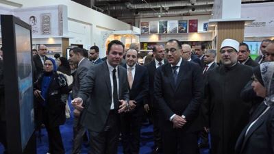 رئيس الوزراء يتفقد جناح "مركز المعلومات ودعم اتخاذ القرار" بمعرض القاهرة الدولي للكتاب