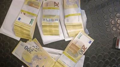 جمارك مطار الغردقة الدولي تضبط محاولتى تهريب كمية من النقد الأجنبي ومخدر الماريجوانا 