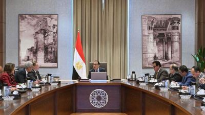 بحضور محافظ المركزي ..رئيس الوزراء يتابع موقف تدبير احتياجات القطاع الصحي