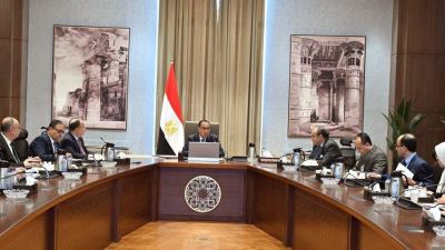 بحضور وكيل محافظ المركزي..رئيس الوزراء يتابع موقف تطبيق منظومة الشحن المسبق