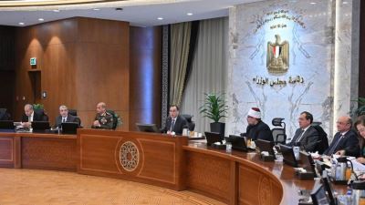 رئيس الوزراء: البدء على الفور في اتخاذ الإجراءات التنفيذية لقرارات الرئيس بشأن الحزمة الاجتماعية العاجلة