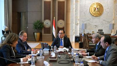 رئيس الوزراء ومحافظ المركزي يُتابعان جهود توفير السلع الأساسية والمكون الدولارى المطلوب لزيادة المعروض