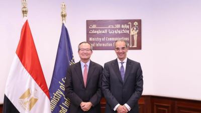 عمرو طلعت يبحث مع نائب رئيس البنك الدولى للبنية التحتية أوجه التعاون المشترك  فى مجالات التحول الرقمى