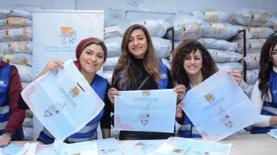 مؤسسة التجاري الدولي تشارك بتعبئة الملابس بالمقر الرئيسي لبنك الكساء المصري لتوزيعها بقنا