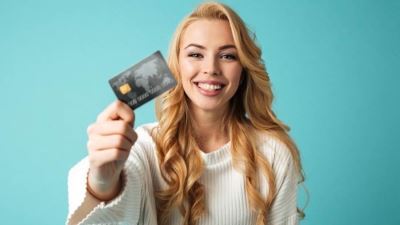 تبدء البنوك في تقديم بعض الخدمات والمنتجات مجاناً بمناسبة اليوم العالمي للمرأة..اليوم