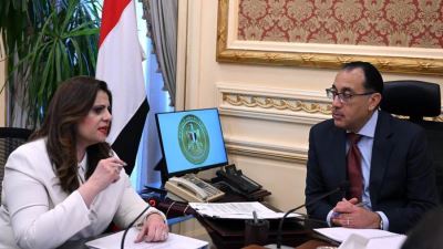 رئيس الوزراء ووزيرة الهجرة يُتابعان تطوير أول تطبيق إلكتروني للمصريين بالخارج يضم المحفزات الاستثمارية