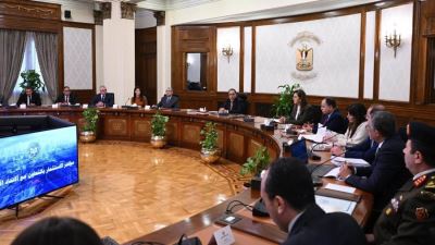 بحضور نائب محافظ المركزي .. رئيس الوزراء يتابع ترتيبات تنظيم مؤتمر الاستثمار بالتعاون مع الاتحاد الأوروبي