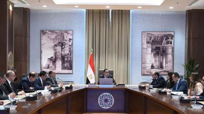 رئيس الوزراء يتابع الموقف التنفيذي للإفراج الجمركي عن البضائع في الموانئ