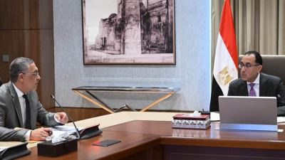 مصطفى مدبولي يتابع مع الرئيس التنفيذي للهيئة العامة للاستثمار ترتيبات تنظيم مؤتمر الاستثمار
