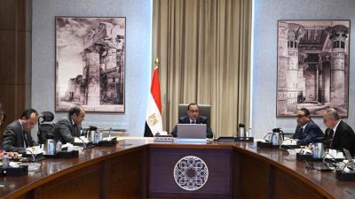 رئيس الوزراء : لا توجد مشكلات حالياً فى توفير النقد الأجنبي المطلوب من الجهاز المصرفي