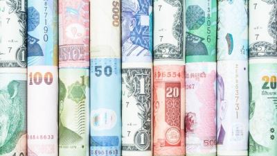 أسعار العملات اليوم الاثنين: تراجع اليورو والجنيه الإسترليني والدينار الكويتي