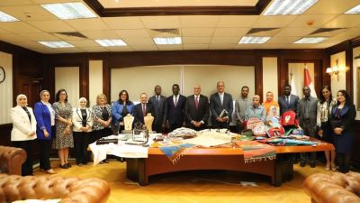 وزير التمويلات الصغرى السنغالي يجتمع مع باسل رحمي للتعاون للنهوض بالمشروعات متناهية الصغر بالبلدين