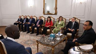 رئيس الوزراء ومحافظ المركزي يستعرضان ملفات التعاون المشتركة مع نائب رئيس مجموعة البنك الدولي