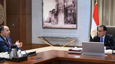 رئيس الوزراء يتابع الموقف التنفيذي للإفراج الجمركي عن البضائع في الموانئ وتطبيق منظومة الشحن المُسبق