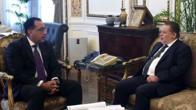 رئيس الوزراء يُصدر قراراً بتشكيل المجموعة الوزارية الاقتصادية  بعضوية محافظ المركزي 